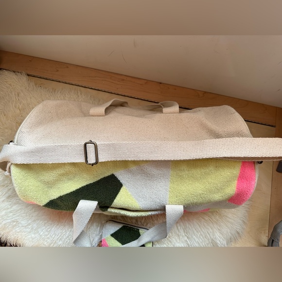 New Overnight Bag with Matching Wallet and Card Sleeve. - Picture 2 of 8